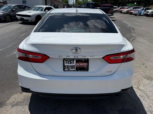 Used 2019 Toyota Camry LE FWD image 6