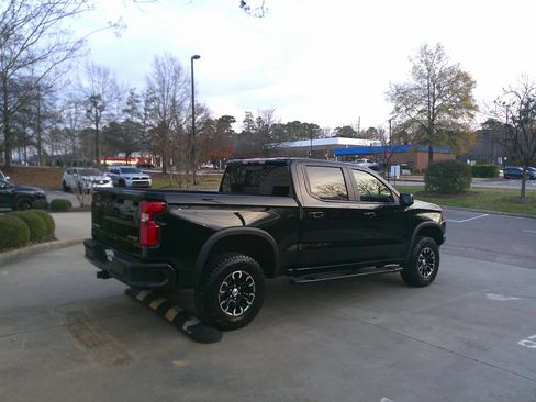 Used 2024 Chevrolet Silverado 1500 ZR2 w/ Technology Package image 12