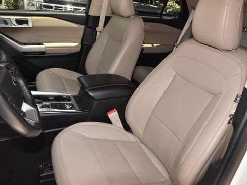 Certified 2023 Ford Explorer Limited AWD/4WD image 32