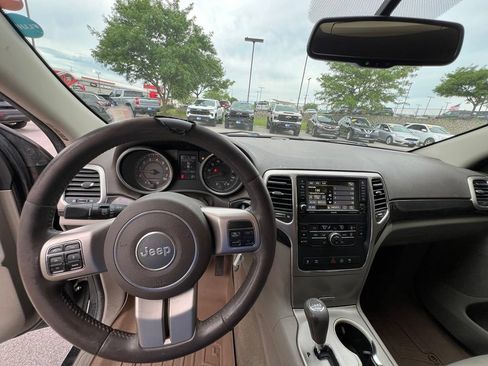 Used 2013 Jeep Grand Cherokee Laredo AWD/4WD image 32