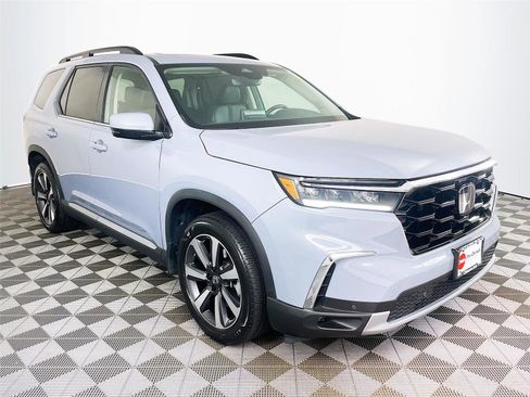 Used 2024 Honda Pilot Touring image 1