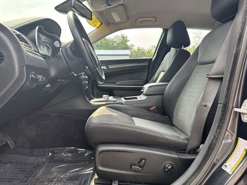 Used 2018 Chrysler 300 Touring image 14