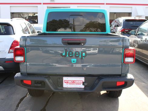 Used 2025 Jeep Gladiator Sport AWD/4WD image 8