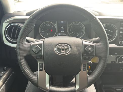 Used 2022 Toyota Tacoma SR5 RWD image 25