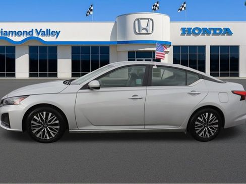 Used 2023 Nissan Altima 2.5 SV image 9