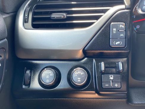 Used 2018 Chevrolet Tahoe Premier AWD/4WD image 17