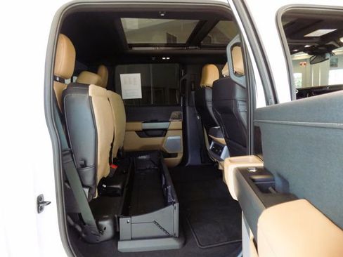 Used 2025 Ford F350 Lariat w/ Lariat Ultimate Package AWD/4WD image 38