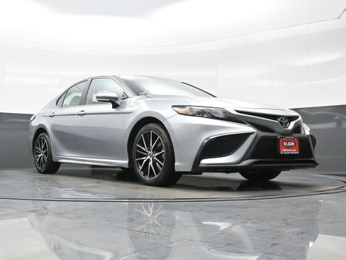 Used 2024 Toyota Camry SE image 25