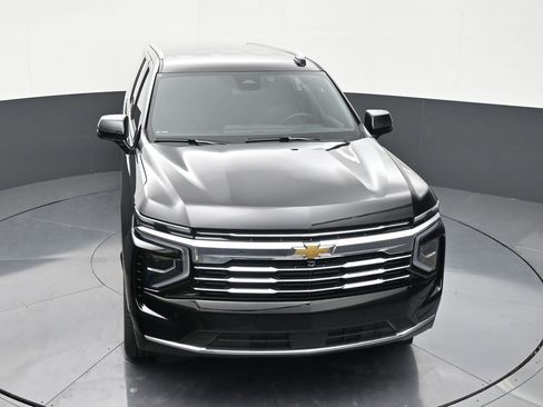Used 2025 Chevrolet Suburban LT RWD image 19