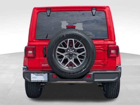 Used 2025 Jeep Wrangler Unlimited Sahara AWD/4WD image 5