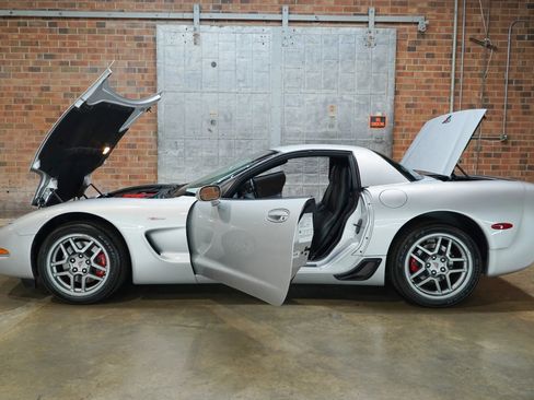 Used 2002 Chevrolet Corvette Z06 w/ Memory Pkg RWD image 26