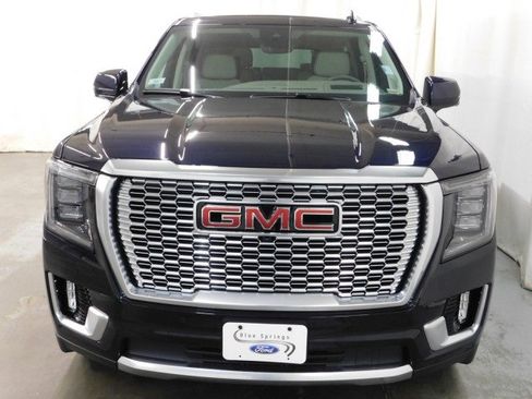 Used 2024 GMC Yukon Denali w/ Advanced Technology Package image 9