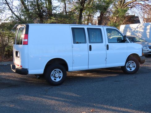 Used 2015 Chevrolet Express 2500 image 5
