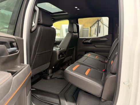 Used 2025 GMC Sierra 1500 AT4 w/ Technology Package AWD/4WD image 17