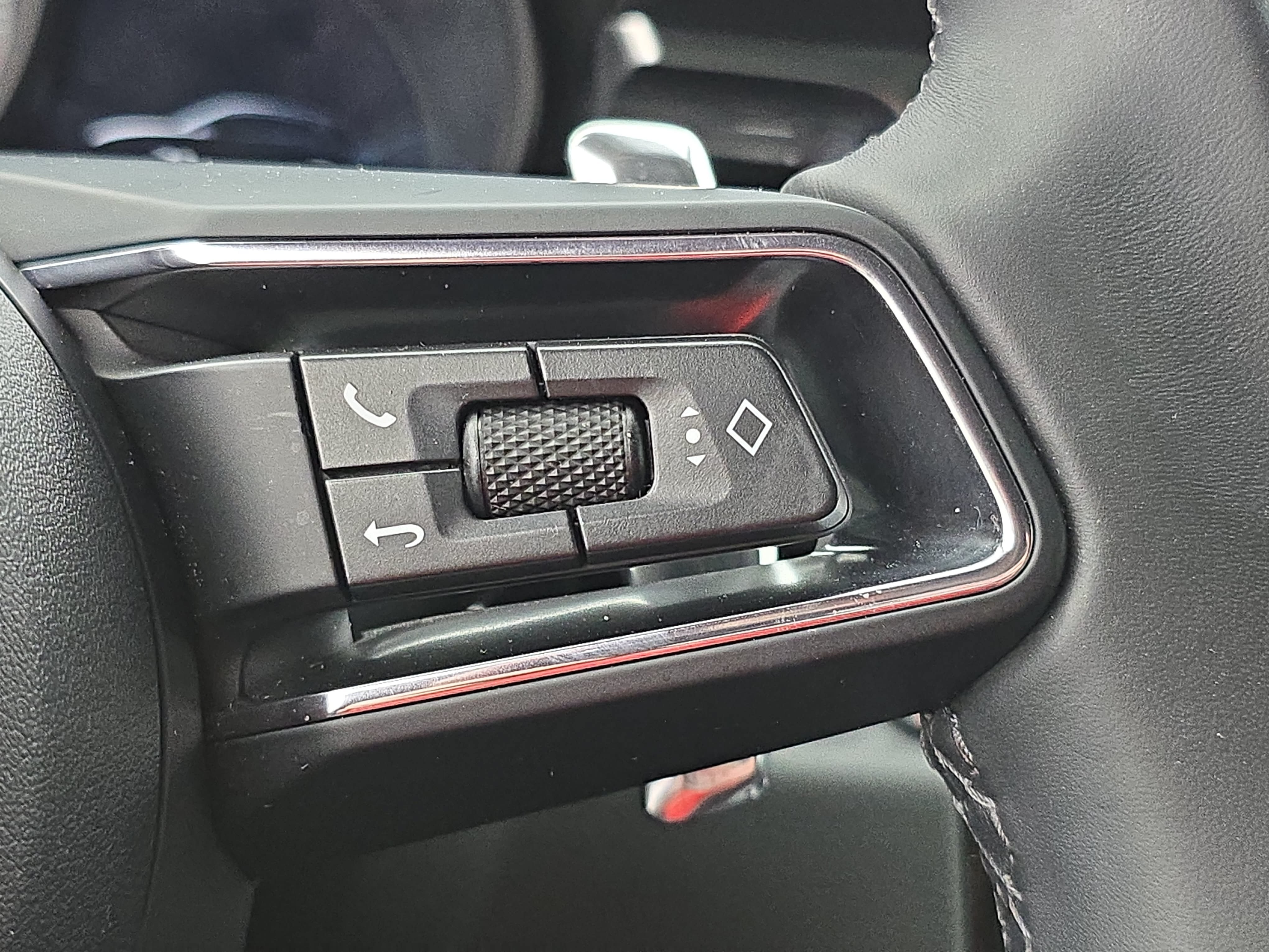 Certified 2024 Porsche Macan S AWD/4WD image 20
