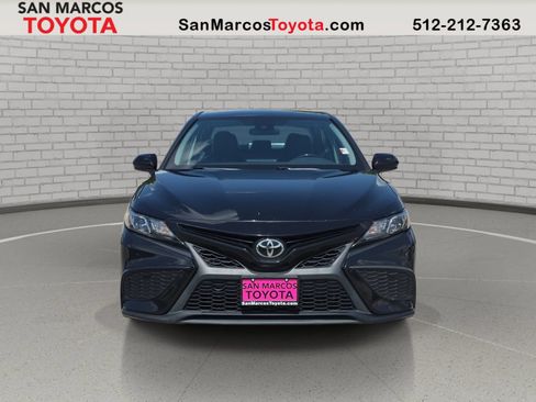 Used 2021 Toyota Camry SE FWD image 2