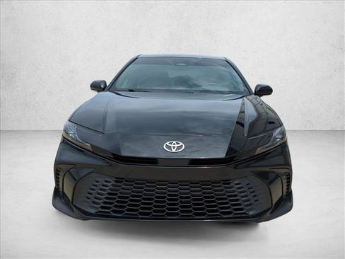 Used 2025 Toyota Camry SE FWD image 2