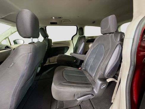 Used 2022 Chrysler Voyager LX FWD image 25