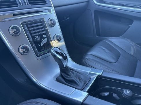 Used 2017 Volvo XC60 T6 Dynamic w/ Preferred Option Package image 15