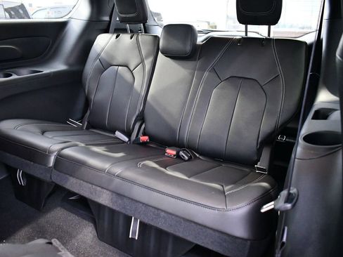 New 2026 Chrysler Pacifica Select image 7