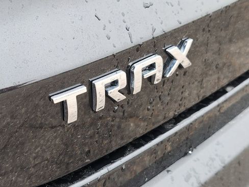 Used 2025 Chevrolet Trax LT FWD image 12