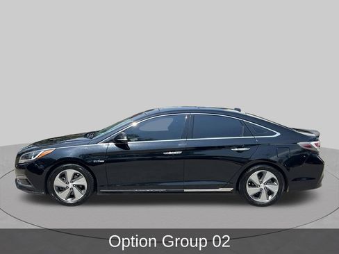 Used 2016 Hyundai Sonata Limited w/ Option Group 02 FWD image 2