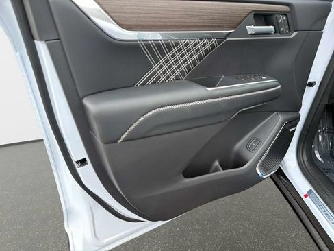 New 2026 GMC Acadia Denali w/ Super Cruise Package FWD image 17