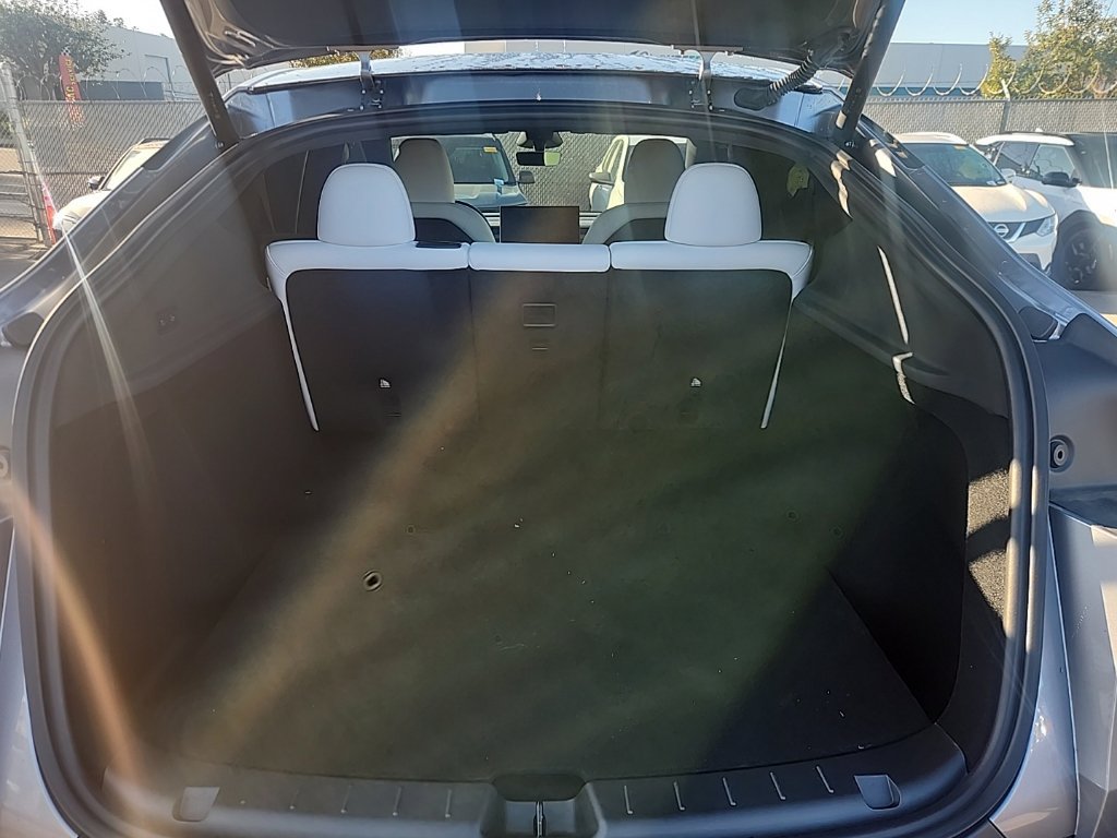 Used 2026 Tesla Model Y Long Range RWD image 17