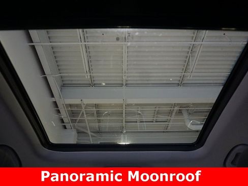 Used 2018 Chevrolet Equinox LT w/ Sun & Infotainment Package image 9