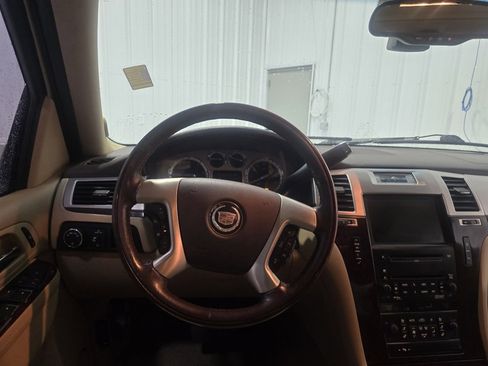 Used 2010 Cadillac Escalade Luxury image 33