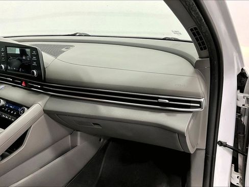 Used 2022 Hyundai Elantra Blue FWD image 19