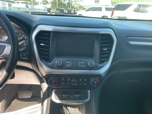 Used 2023 GMC Acadia SLT image 17