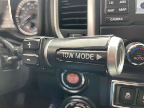 Used 2018 Nissan Titan SV w/ SV Convenience Package image 21