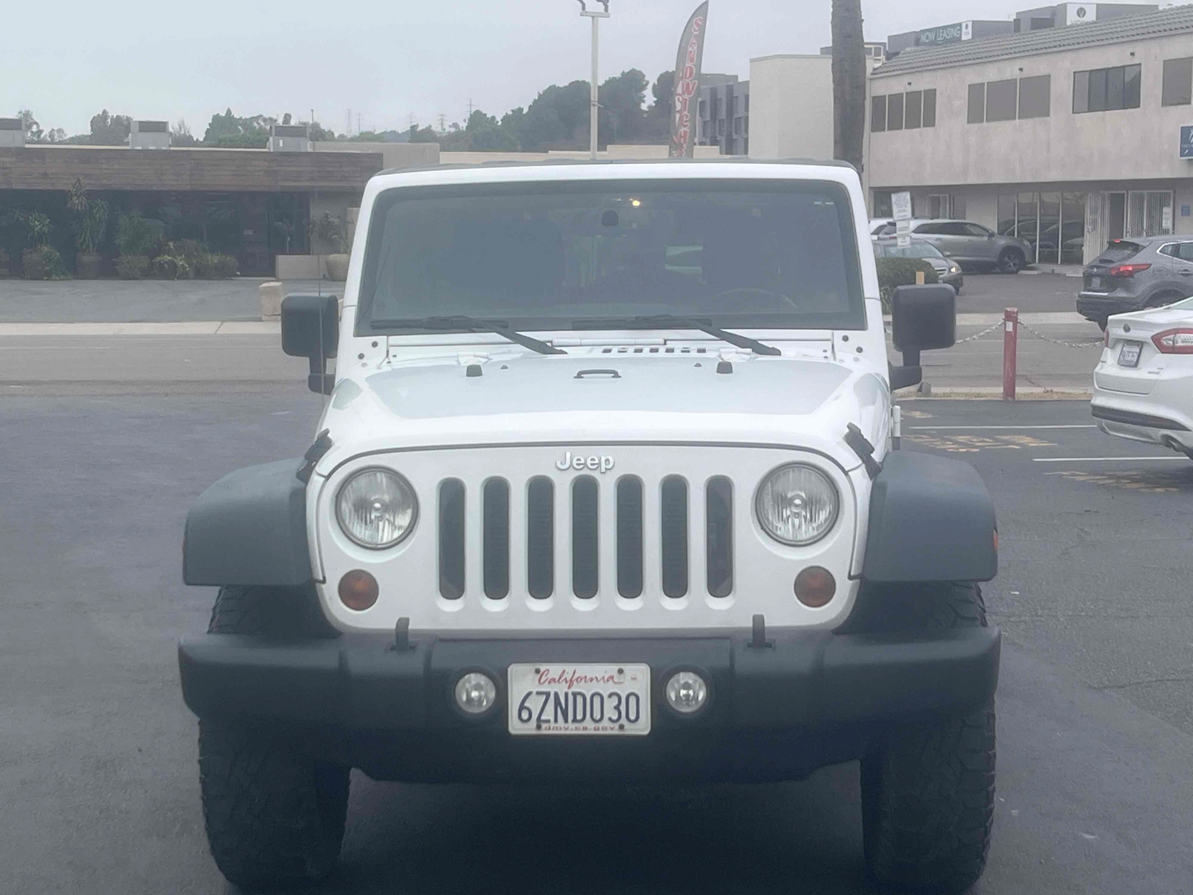 Used 2013 Jeep Wrangler Unlimited Rubicon w/ Connectivity Group AWD/4WD image 3