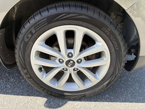 Used 2019 Kia Soul + FWD image 19