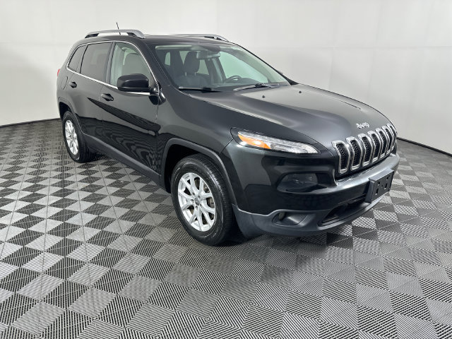 Used 2015 Jeep Cherokee Latitude w/ Cold Weather Group AWD/4WD image 2