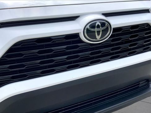 Used 2024 Toyota RAV4 XLE FWD image 29