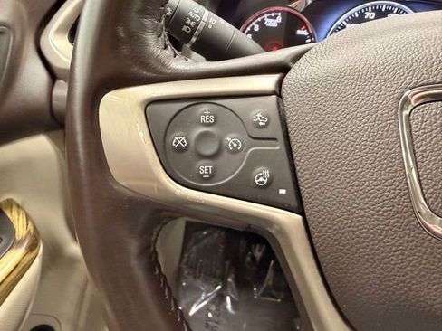 Used 2018 GMC Acadia Denali w/ Technology Package AWD/4WD image 29