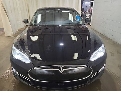 Used 2015 Tesla Model S 70D image 2