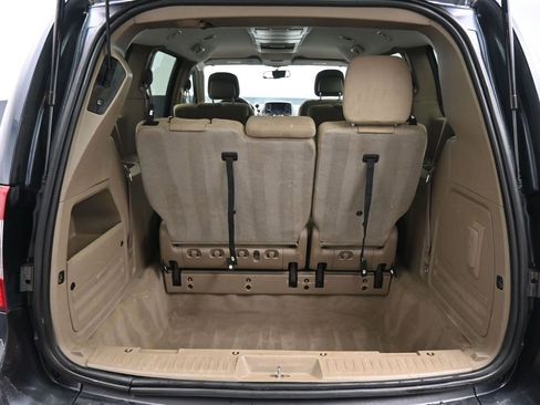 Used 2014 Chrysler Town & Country Touring image 50