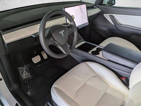 Used 2021 Tesla Model Y Performance image 10