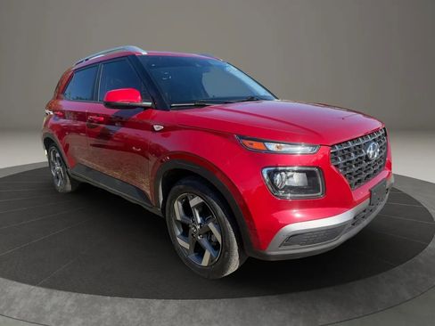 Used 2022 Hyundai Venue SEL w/ Cargo Package FWD image 3