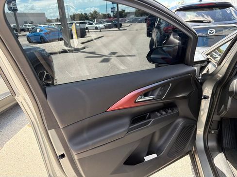 Used 2024 Chevrolet Equinox EV RS FWD image 12