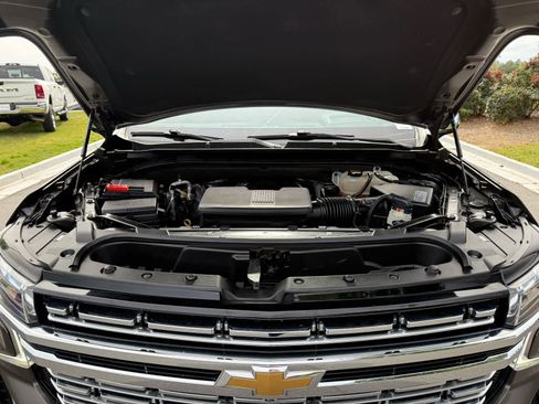 Used 2021 Chevrolet Tahoe Premier w/ Premium Package AWD/4WD image 29