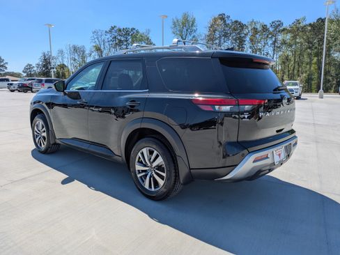 Used 2023 Nissan Pathfinder SL image 5