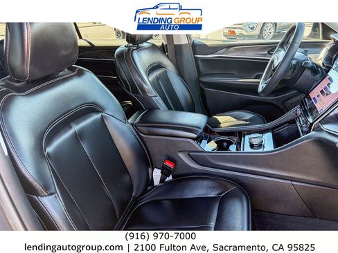 Used 2023 Jeep Grand Cherokee L Limited RWD image 15