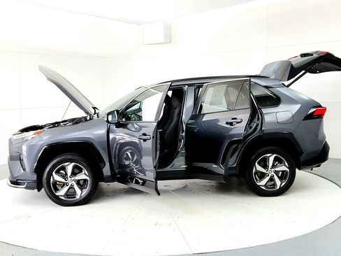 Used 2024 Toyota RAV4 SE w/ Weather & Moonroof Package AWD/4WD image 10