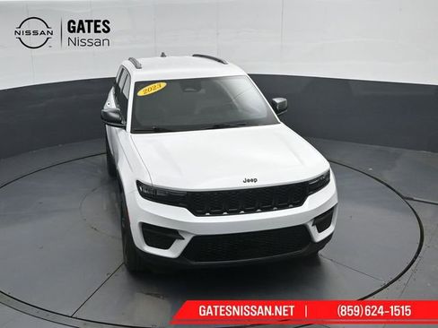 Used 2023 Jeep Grand Cherokee Altitude AWD/4WD image 47