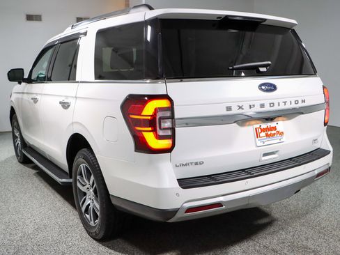 Used 2022 Ford Expedition Limited image 9
