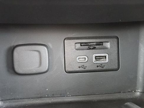 Used 2023 GMC Acadia Denali image 6